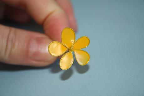 Diy: como hacer una corona floral con laca de uñas y alambre