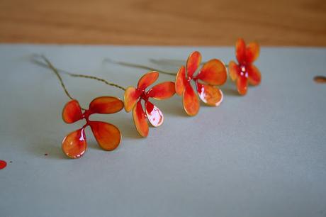 Diy: como hacer una corona floral con laca de uñas y alambre