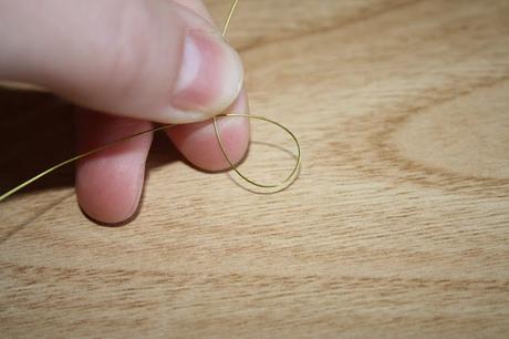 Diy: como hacer una corona floral con laca de uñas y alambre