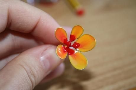 Diy: como hacer una corona floral con laca de uñas y alambre
