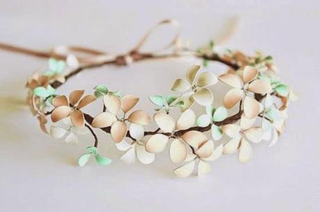 Diy: como hacer una corona floral con laca de uñas y alambre