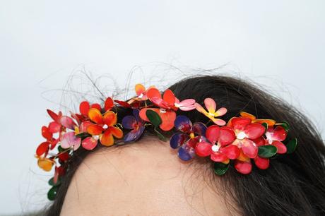 Diy: como hacer una corona floral con laca de uñas y alambre