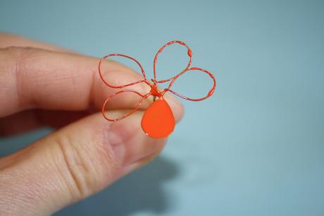 Diy: como hacer una corona floral con laca de uñas y alambre