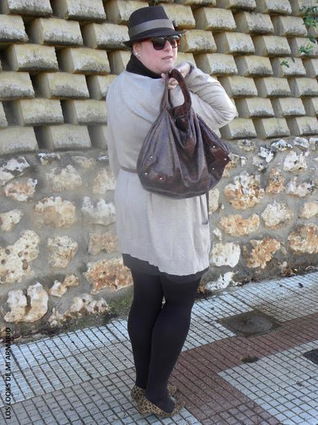 vestido-marron-chocolate-antelina-camisero-vestido-abotonado-borsalino-marron-lady-dandy-festa-talla-grande-curvy-plus-size-talla-XL-tienda-mujeres-reales-tendencias-los-looks-de-mi-armario-blogger-madrid-blogger-curvy-personal-shopper-madrid-donde-compramos-las-gorditas-look-otoño-outfit-marron-chocolate-de-ante http://www.loslooksdemiarmario.com/2015/10/chocolat-dress-festa-look-curvy.html