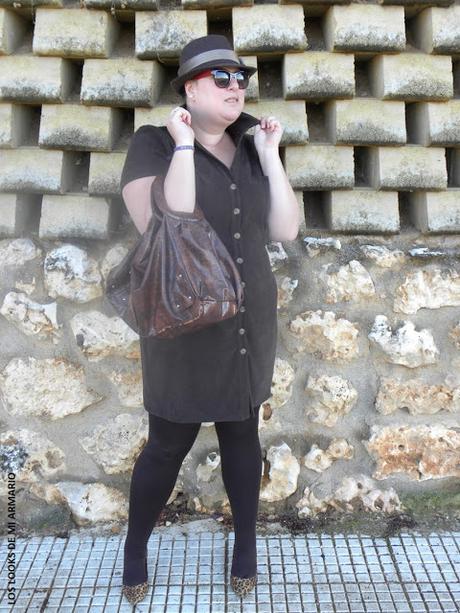 vestido-marron-chocolate-antelina-camisero-vestido-abotonado-borsalino-marron-lady-dandy-festa-talla-grande-curvy-plus-size-talla-XL-tienda-mujeres-reales-tendencias-los-looks-de-mi-armario-blogger-madrid-blogger-curvy-personal-shopper-madrid-donde-compramos-las-gorditas-look-otoño-outfit-marron-chocolate-de-ante http://www.loslooksdemiarmario.com/2015/10/chocolat-dress-festa-look-curvy.html