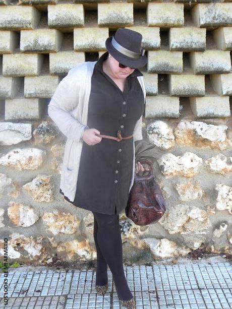 vestido-marron-chocolate-antelina-camisero-vestido-abotonado-borsalino-marron-lady-dandy-festa-talla-grande-curvy-plus-size-talla-XL-tienda-mujeres-reales-tendencias-los-looks-de-mi-armario-blogger-madrid-blogger-curvy-personal-shopper-madrid-donde-compramos-las-gorditas-look-otoño-outfit-marron-chocolate-de-ante http://www.loslooksdemiarmario.com/2015/10/chocolat-dress-festa-look-curvy.html