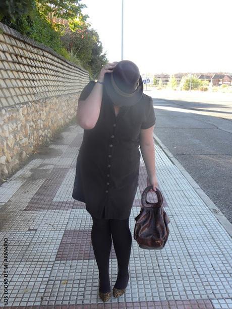 vestido-marron-chocolate-antelina-camisero-vestido-abotonado-borsalino-marron-lady-dandy-festa-talla-grande-curvy-plus-size-talla-XL-tienda-mujeres-reales-tendencias-los-looks-de-mi-armario-blogger-madrid-blogger-curvy-personal-shopper-madrid-donde-compramos-las-gorditas-look-otoño-outfit-marron-chocolate-de-ante http://www.loslooksdemiarmario.com/2015/10/chocolat-dress-festa-look-curvy.html