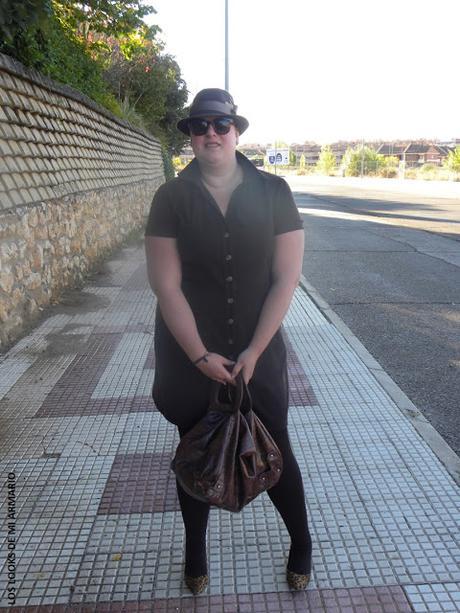 vestido-marron-chocolate-antelina-camisero-vestido-abotonado-borsalino-marron-lady-dandy-festa-talla-grande-curvy-plus-size-talla-XL-tienda-mujeres-reales-tendencias-los-looks-de-mi-armario-blogger-madrid-blogger-curvy-personal-shopper-madrid-donde-compramos-las-gorditas-look-otoño-outfit-marron-chocolate-de-ante http://www.loslooksdemiarmario.com/2015/10/chocolat-dress-festa-look-curvy.html