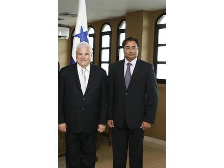 Martinelli y Bahtka, durante la toma de posesión del Consejo de Relaciones Exteriores 2009-2014. Ijnternet