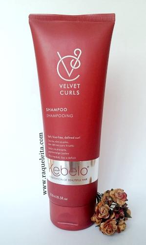 Probando Velvet Curls Shampoo de Kebelo y Color Extend Magnetics Conditioner de Redken