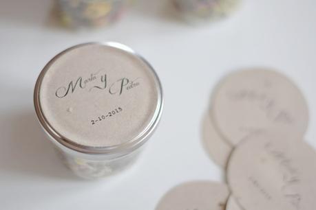 DIY wedding favors. Pot pourri jars