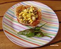 Tartaletas de jamón ibérico rellenas de revuelto de ajetes y setas