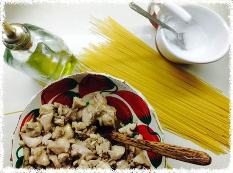 Espaguetis con pollo al ajillo Espagueti con pollo al ajillo Ingredientes