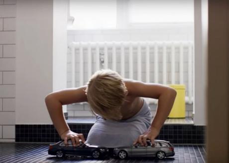 The uncrashable Toy Cars 