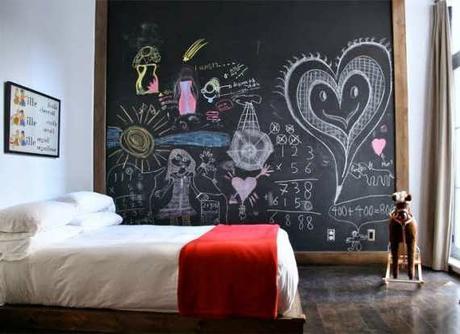 Pintar en la pared no puede ser más divertido, ¡conviértela en una pizarra! Pintar en la pared no puede ser más divertido, ¡conviértela en una pizarra!