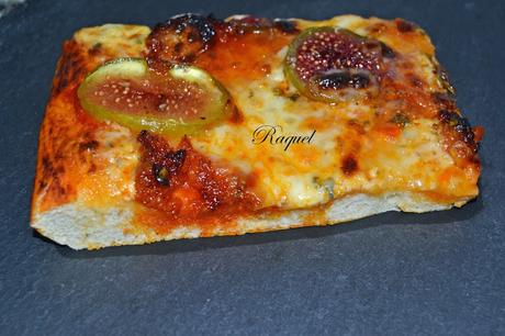 Pizza con Higos Sobrasada y Perlas de Mozzarella