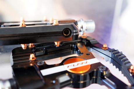 FUNN Hover: pedales de plataforma con eje oscilante