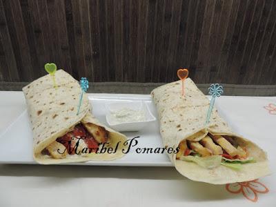 Wraps de aprovechamiento con pollo, lechuga, tomate, pimiento.