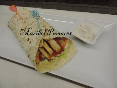 Wraps de aprovechamiento con pollo, lechuga, tomate, pimiento.