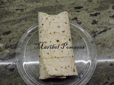 Wraps de aprovechamiento con pollo, lechuga, tomate, pimiento.