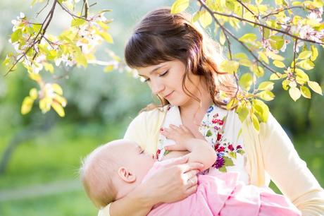 Los beneficios de la lactancia materna para niños y madres
