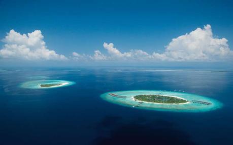 beach-house-iruveli-maldives-resort-aerial-shots-2