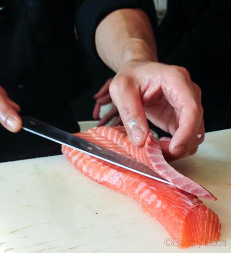 cocineros cortando salmon sushifresh baco y boca