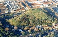 Fuente: http://lh3.googleusercontent.com/-luyd5rIRonA/VWBCWtohqrI/AAAAAAABCRE/-oZKLuxBQqE/monte-testaccio-76.jpg La sorprendente montaña de ánforas llamada Monte Testaccio