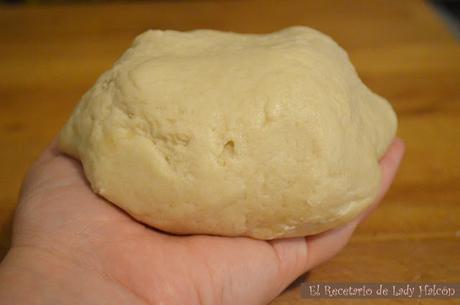 Pizza casera vegetariana con espárragos