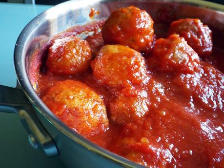 ALBÓNDIGAS DE POLLO CON TOMATE A LA CERVEZA