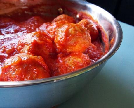 ALBÓNDIGAS DE POLLO CON TOMATE A LA CERVEZA