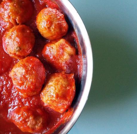 ALBÓNDIGAS DE POLLO CON TOMATE A LA CERVEZA