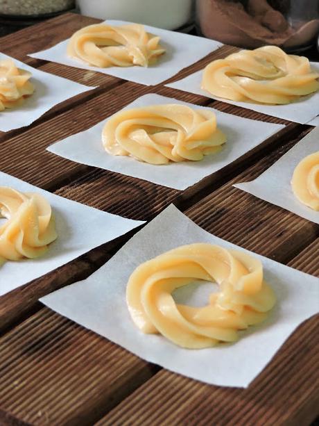 Crullers con chocolate y azucar y ¿como preparar pasta choux?