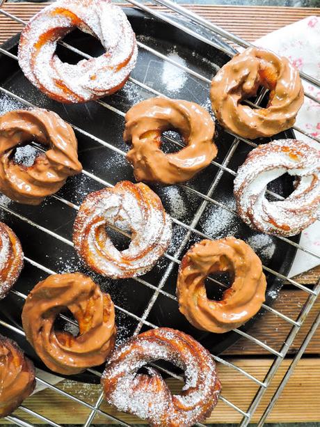 Crullers con chocolate y azucar y ¿como preparar pasta choux?