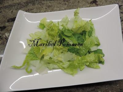 Ensalada cesar con pollo.