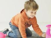 ocurre niño elegir entre juguete producto limpieza