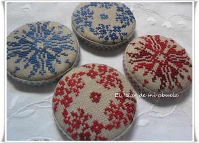 FRASCOS CON TAPAS DECORADAS en punto de cruz, pintadas y en decoupage.