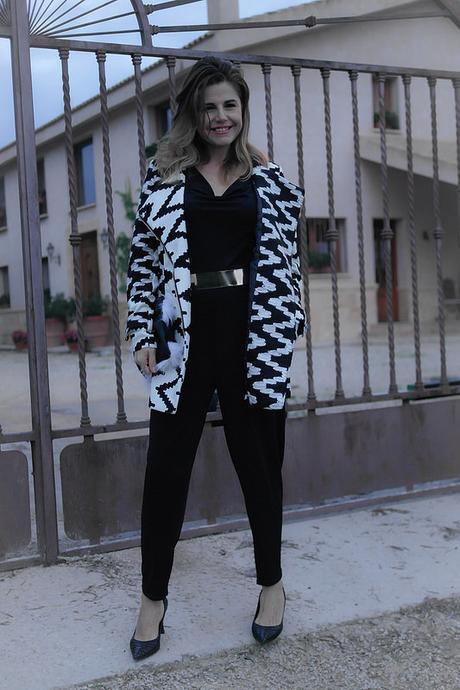 Outfit en blanco y negro: Mono+Abrigo.