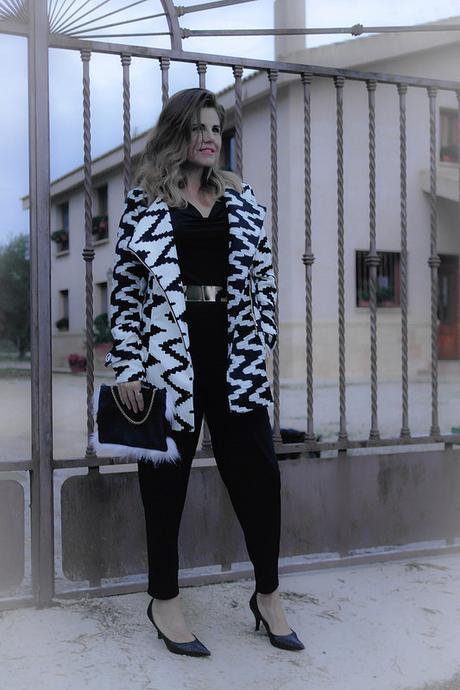 Outfit en blanco y negro: Mono+Abrigo.
