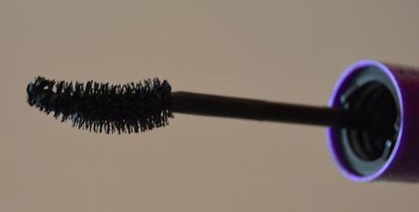 “Supercurler 24h Volume & Curl” de RIMMEL – máscara y rizador de pestañas todo en uno