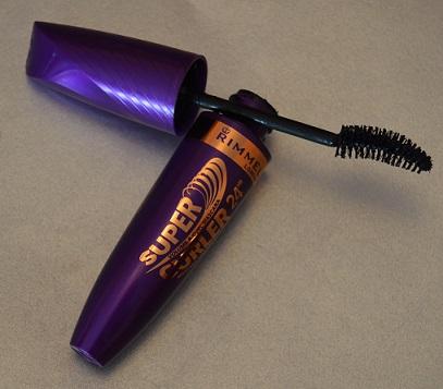 “Supercurler 24h Volume & Curl” de RIMMEL – máscara y rizador de pestañas todo en uno