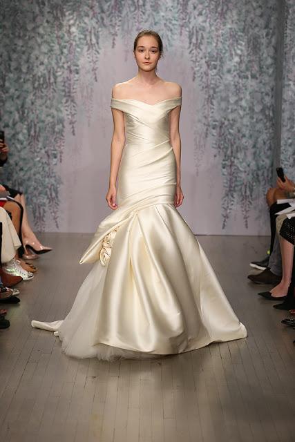 Vestido de novia de Monique Lhuiller para 2016 - Foto:  Don Ashby