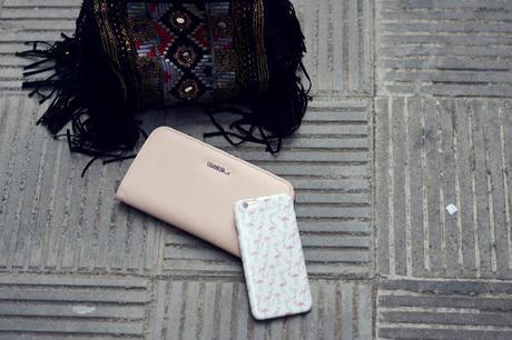 FLARED IN BLACK FLARED IN BLACK