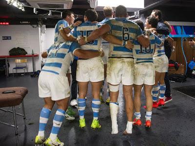 Los Pumas se sacaron la clásica foto en el vestuario