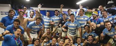 Los Pumas se sacaron la clásica foto en el vestuario