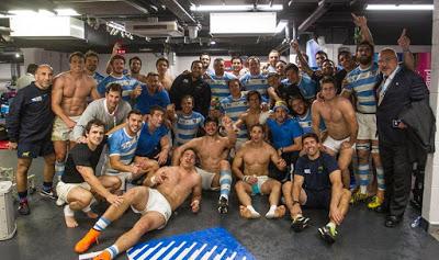 Los Pumas se sacaron la clásica foto en el vestuario