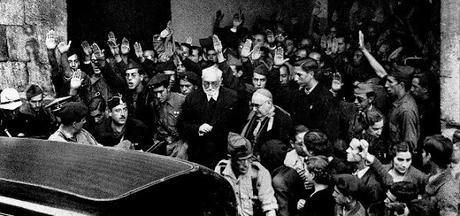 http://www.rtve.es/alacarta/audios/documentos-rne/110604-documentos-miguel-unamuno-2011-06-03t11-20-35040/1119634/
