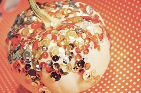 10 IDEAS ORIGINALES Y ELEGANTES DE DECORAR CALABAZAS