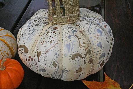 10 IDEAS ORIGINALES Y ELEGANTES DE DECORAR CALABAZAS