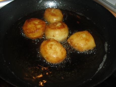 BUÑUELOS RELLENOS DE NATA FACIL